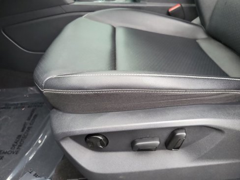 Used 2020 Volkswagen Atlas Cross Sport SE w/ Panoramic Sunroof Package image 28