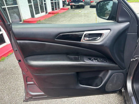 Used 2018 Nissan Pathfinder SV image 11