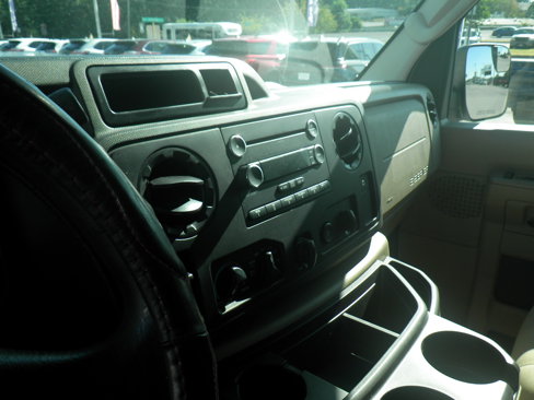 Used 2014 Ford E-350 and Econoline 350 XLT image 16