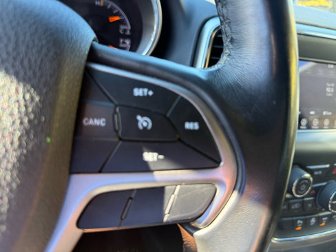 Used 2018 Jeep Grand Cherokee Laredo image 29