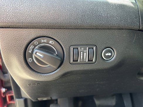 Certified 2019 Chrysler 300 Touring image 11
