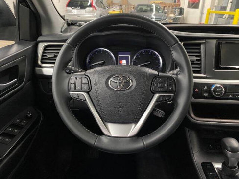 Used 2019 Toyota Highlander XLE image 24