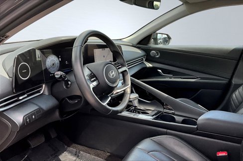 Used 2025 Hyundai Elantra Limited image 13