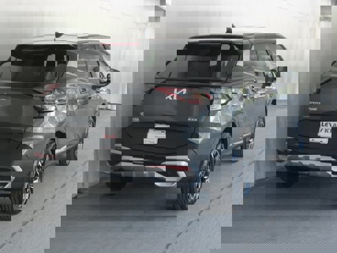 Used 2023 Kia Sportage LX image 5