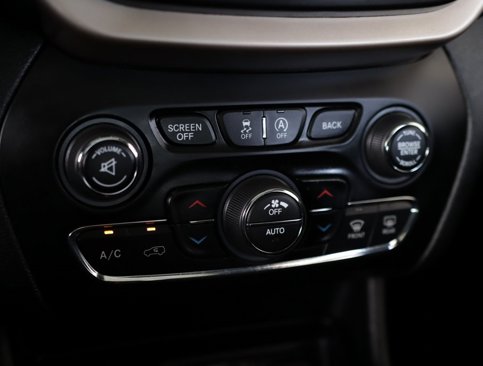 Used 2017 Jeep Cherokee 75th Anniversary image 18