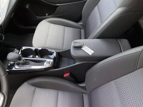 Used 2024 Chevrolet Trax LT w/ LT Convenience Package image 19
