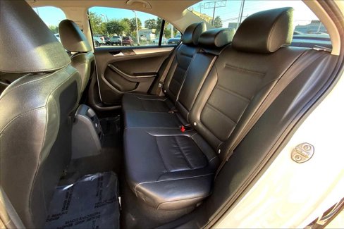 Used 2017 Volkswagen Jetta SE image 19
