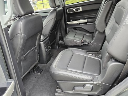 Used 2022 Ford Explorer XLT w/ Equipment Group 202A image 6