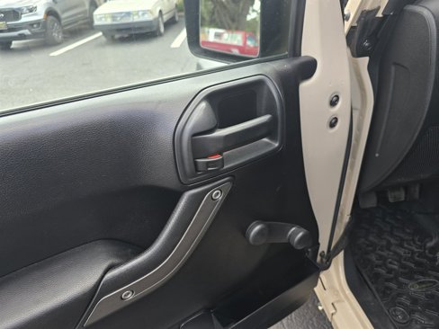Used 2016 Jeep Wrangler Unlimited Sport w/ Connectivity Group image 13