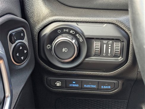 Used 2021 Jeep Wrangler Unlimited Sahara image 31