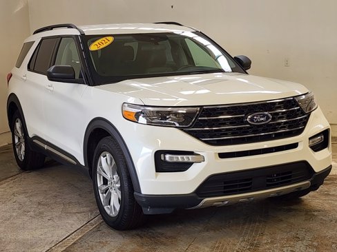 Used 2021 Ford Explorer XLT w/ Equipment Group 202A image 5