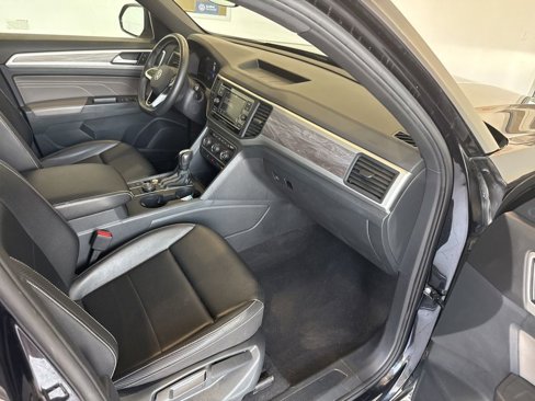 Used 2022 Volkswagen Atlas Cross Sport SE image 12