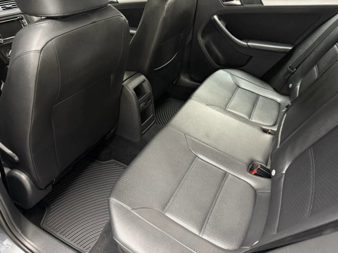 Used 2013 Volkswagen Jetta SE image 16
