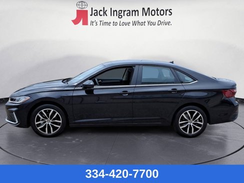 New 2025 Volkswagen Jetta SE image 2