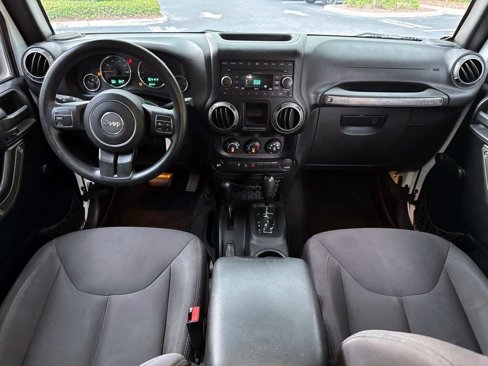 Used 2015 Jeep Wrangler Unlimited Sport image 17