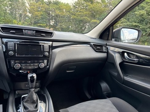 Certified 2020 Nissan Rogue Sport SV image 33