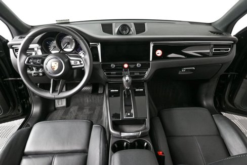 Certified 2025 Porsche Macan image 20