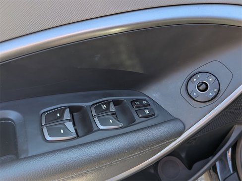 Used 2014 Hyundai Santa Fe GLS image 15