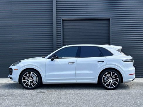 Used 2019 Porsche Cayenne Turbo image 10
