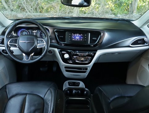 Used 2017 Chrysler Pacifica Touring-L image 19