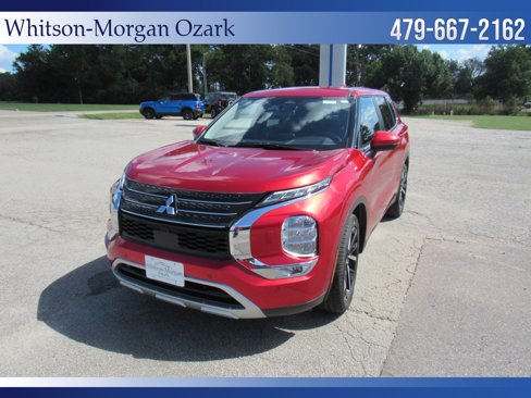 Used 2023 Mitsubishi Outlander SE image 2