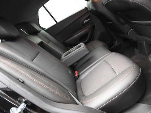 Used 2022 Chevrolet Trax LT w/ Midnight Edition image 13