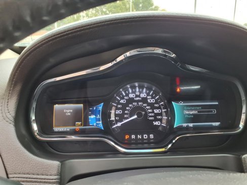 Used 2019 Lincoln MKT AWD image 17