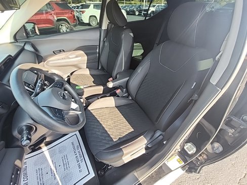 Used 2021 Nissan Kicks S image 13