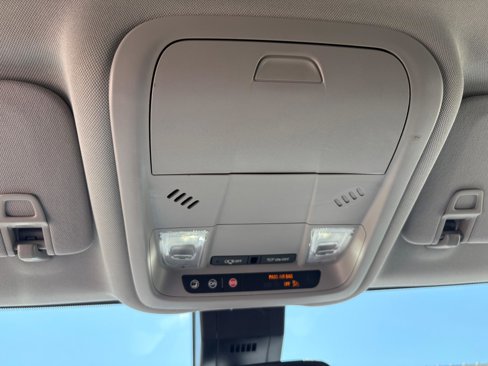 Used 2024 GMC Terrain SLE image 30