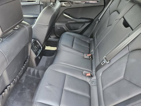 Certified 2024 Porsche Macan image 38