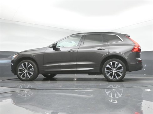 Used 2022 Volvo XC60 B5 Momentum w/ Climate Package image 13