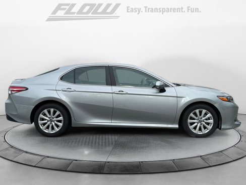Used 2018 Toyota Camry LE image 9