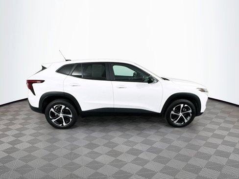 Used 2024 Chevrolet Trax RS image 4