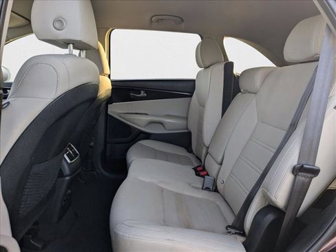 Used 2020 Kia Sorento LX w/ LX I4 Convenience Package image 16