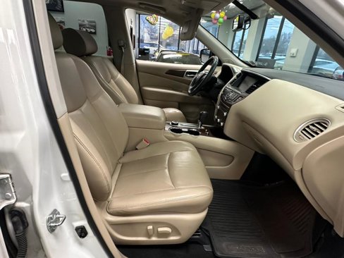 Used 2018 Nissan Pathfinder Platinum image 42