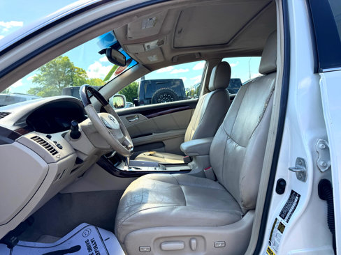 Used 2009 Toyota Avalon Limited image 16