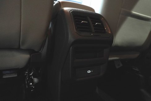 Certified 2022 Volkswagen Taos SE image 11