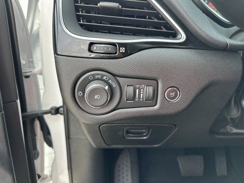 Used 2023 Jeep Cherokee Altitude Lux image 32