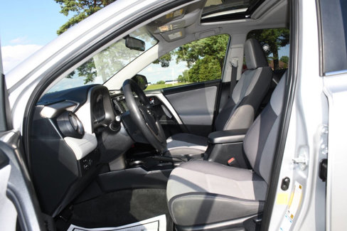 Used 2015 Toyota RAV4 XLE image 10