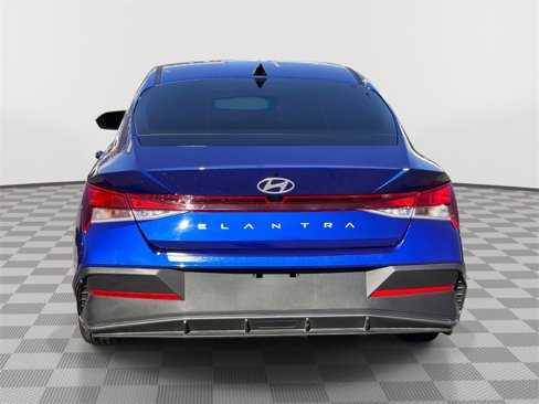 Used 2024 Hyundai Elantra SEL image 4