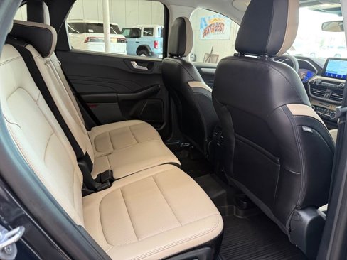 Used 2022 Ford Escape SEL w/ Technology Package image 18