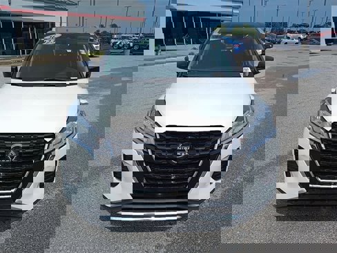 Used 2023 Nissan Kicks SV image 2