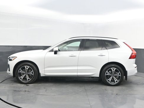 Certified 2022 Volvo XC60 B5 Momentum w/ Advanced Package image 4