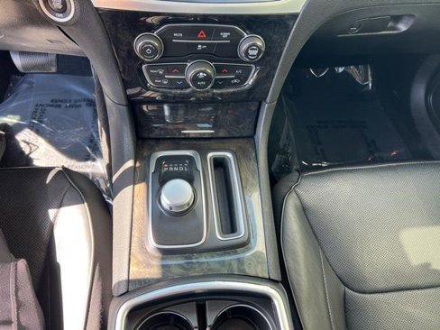 Used 2019 Chrysler 300 Limited image 13