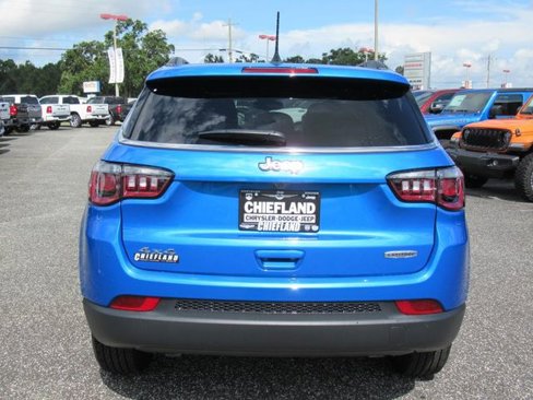 New 2025 Jeep Compass Latitude w/ Mopar Graphics Package image 5
