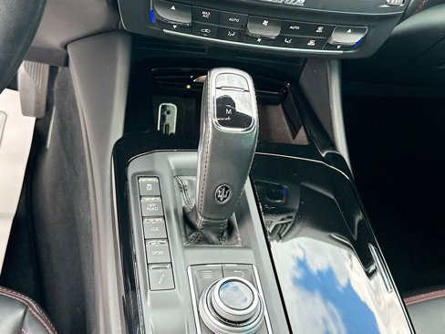 Used 2019 Maserati Levante image 21