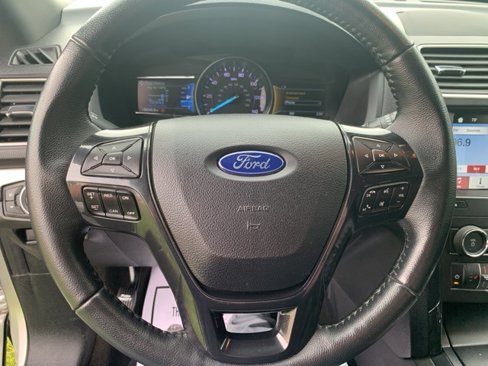 Used 2018 Ford Explorer XLT w/ Equipment Group 201A image 21