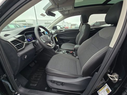 New 2025 Volkswagen Taos SE image 22