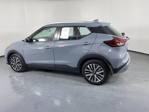Used 2022 Nissan Kicks SV image 4