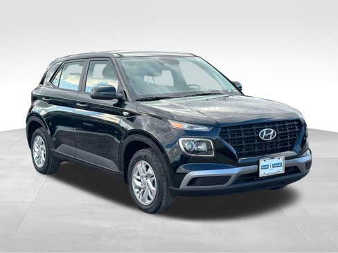 Certified 2025 Hyundai Venue SE image 1